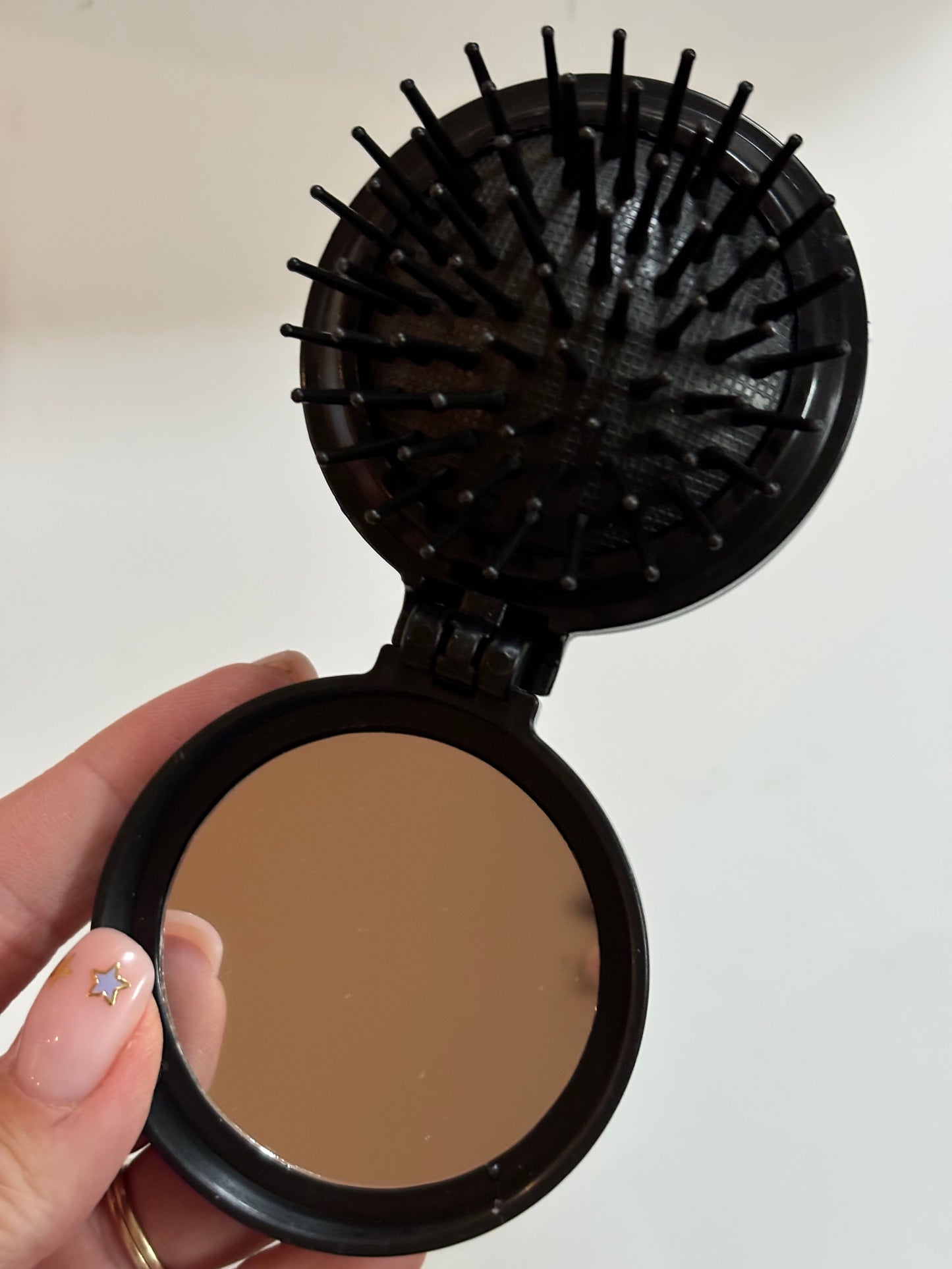 Belle Castle Compact Brush