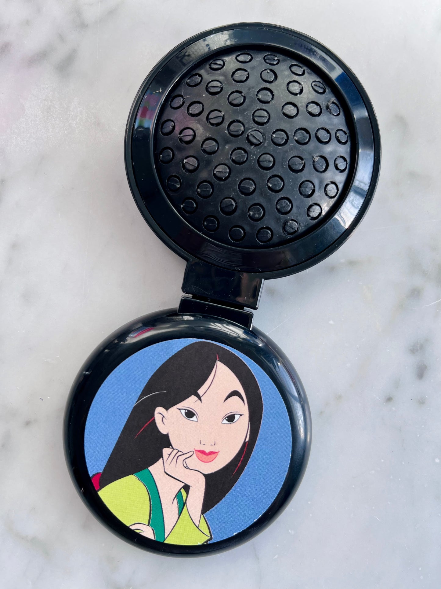 Mulan Compact Brush