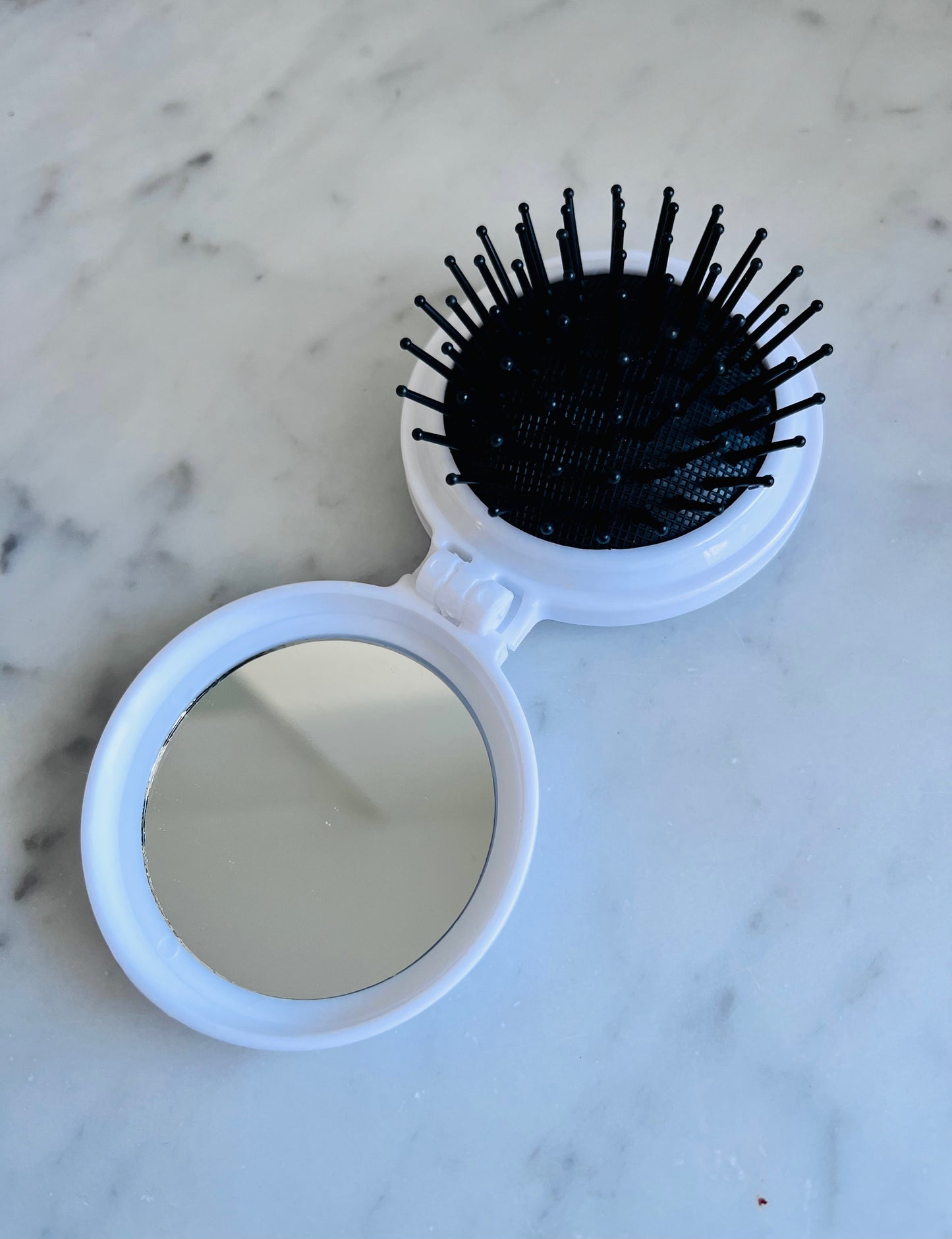 Ursula Compact Brush