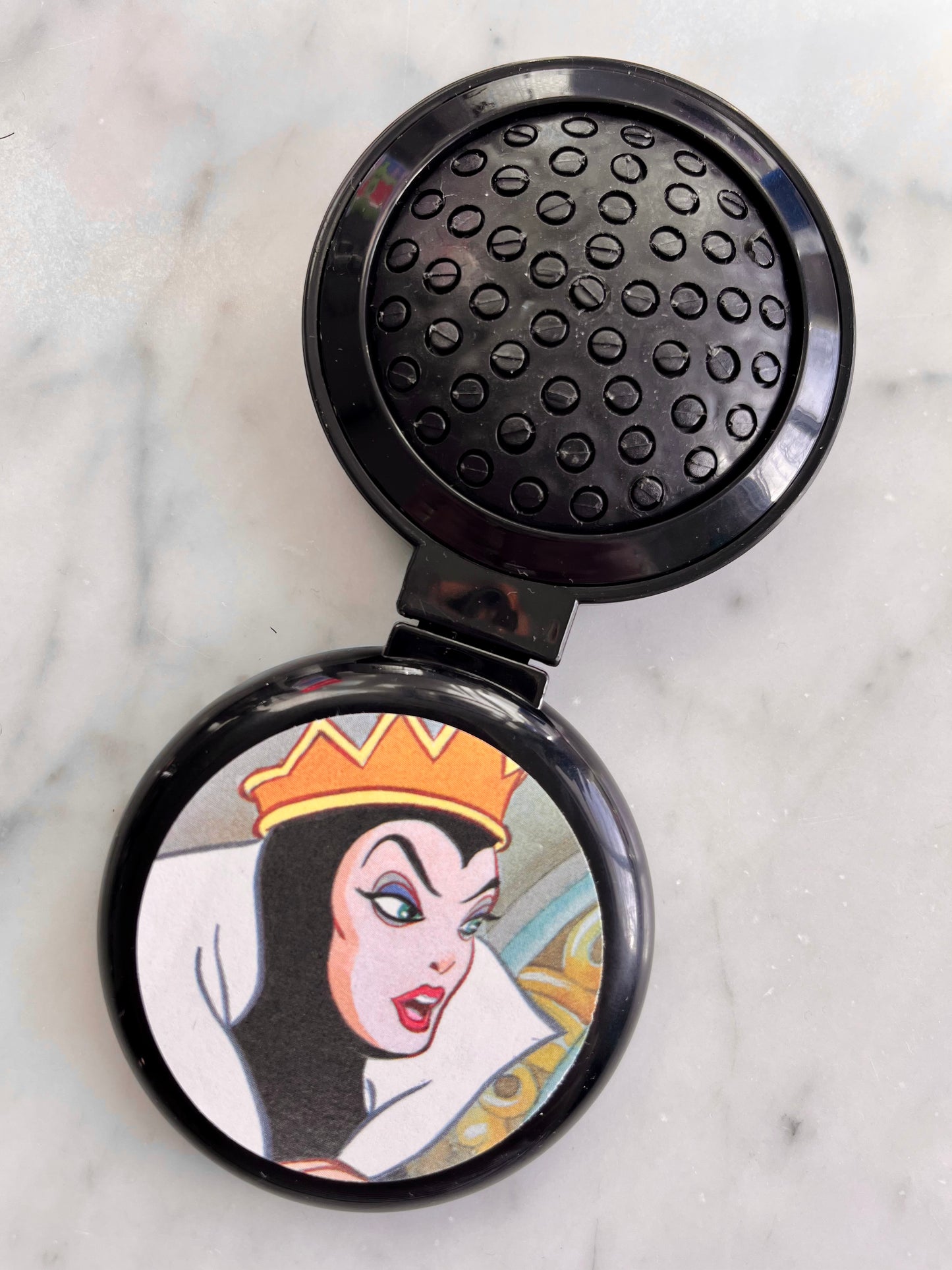 Evil Queen Compact Brush