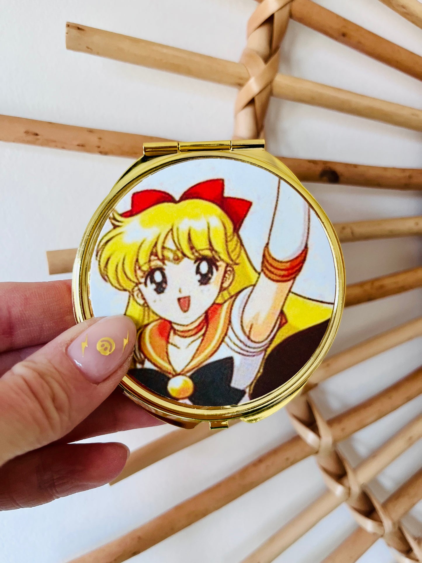 Sailor Venus Mirror