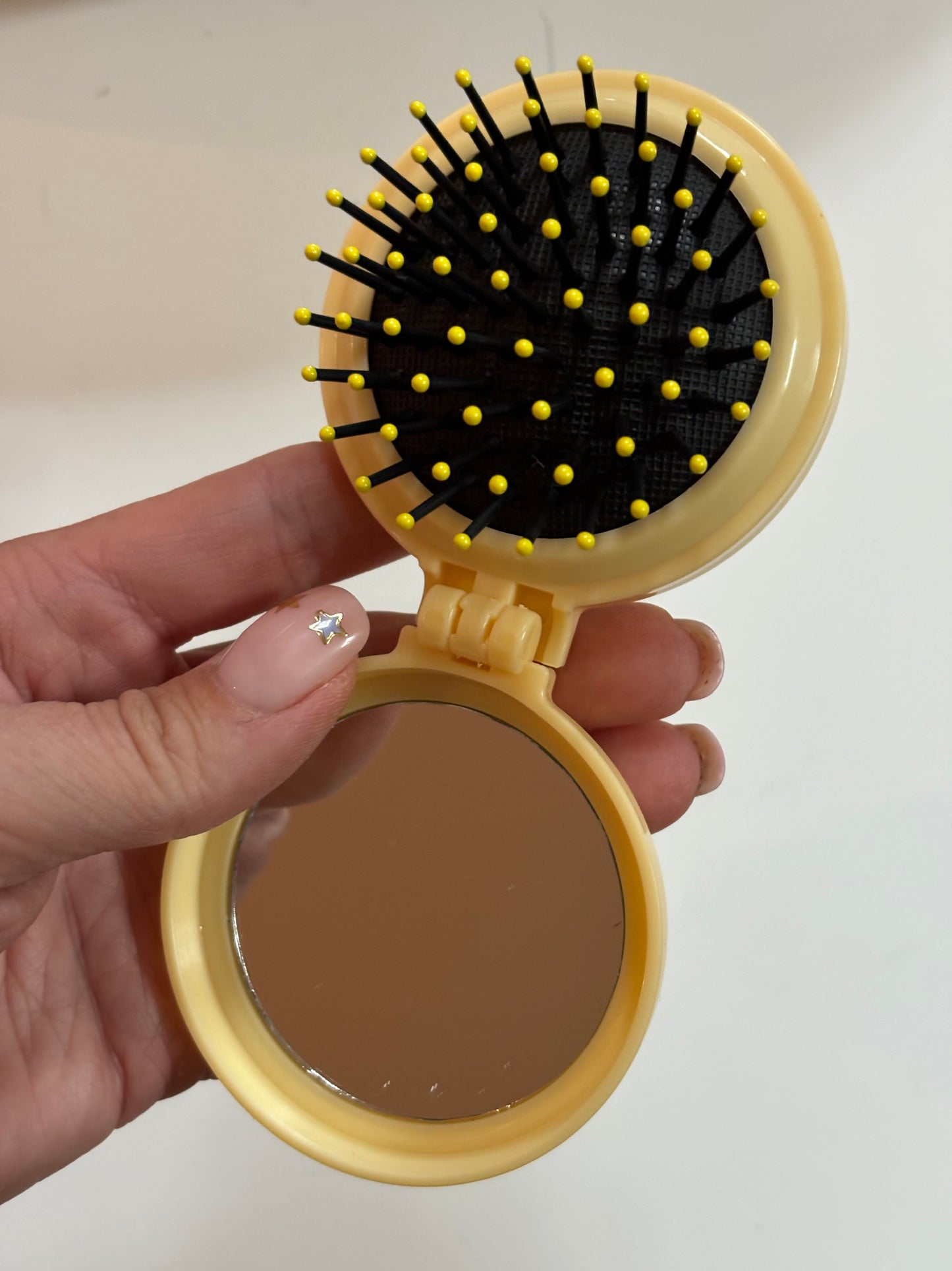 Retro Winnie Compact Brush