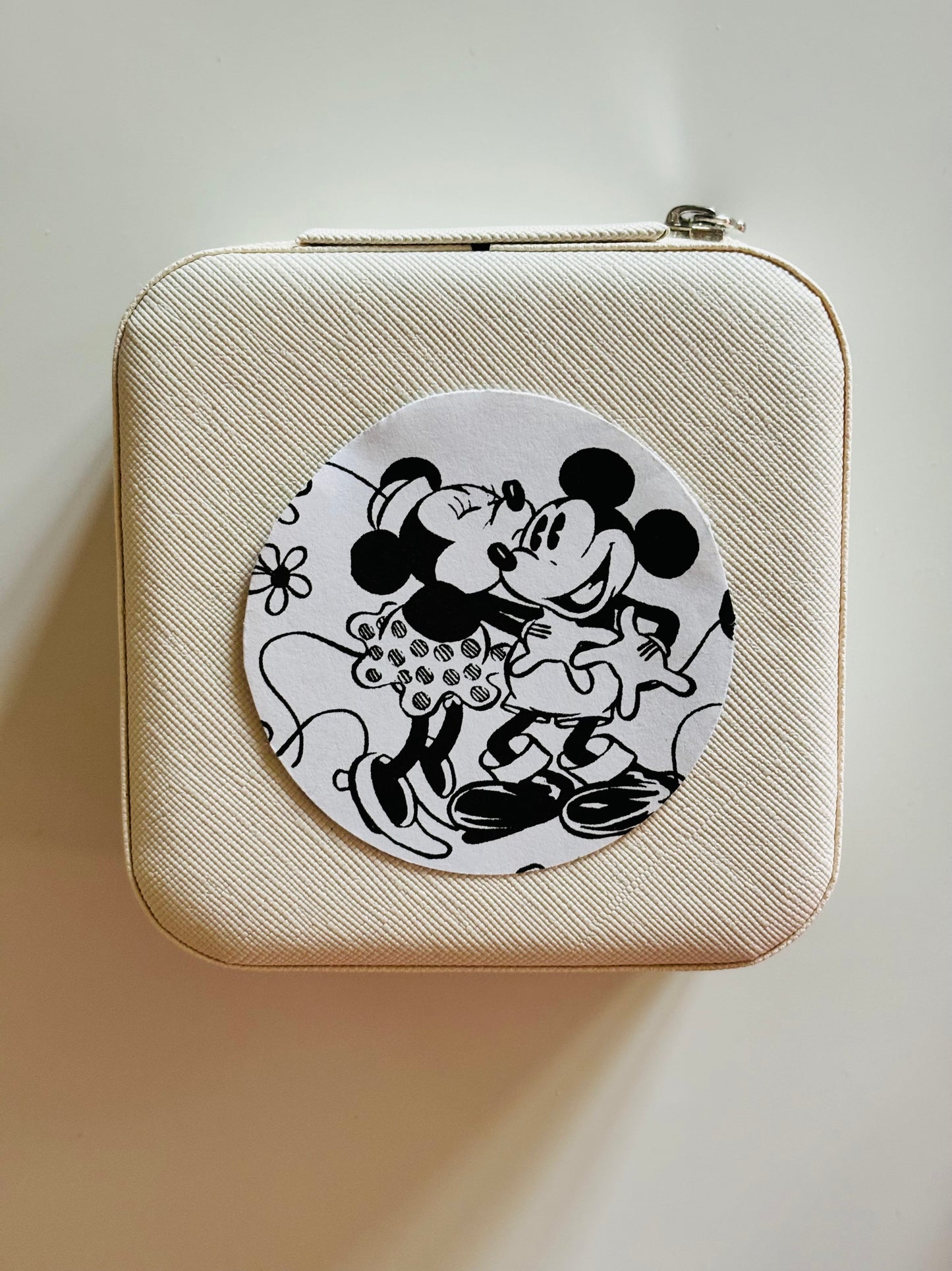Mick Kiss Jewelry Box