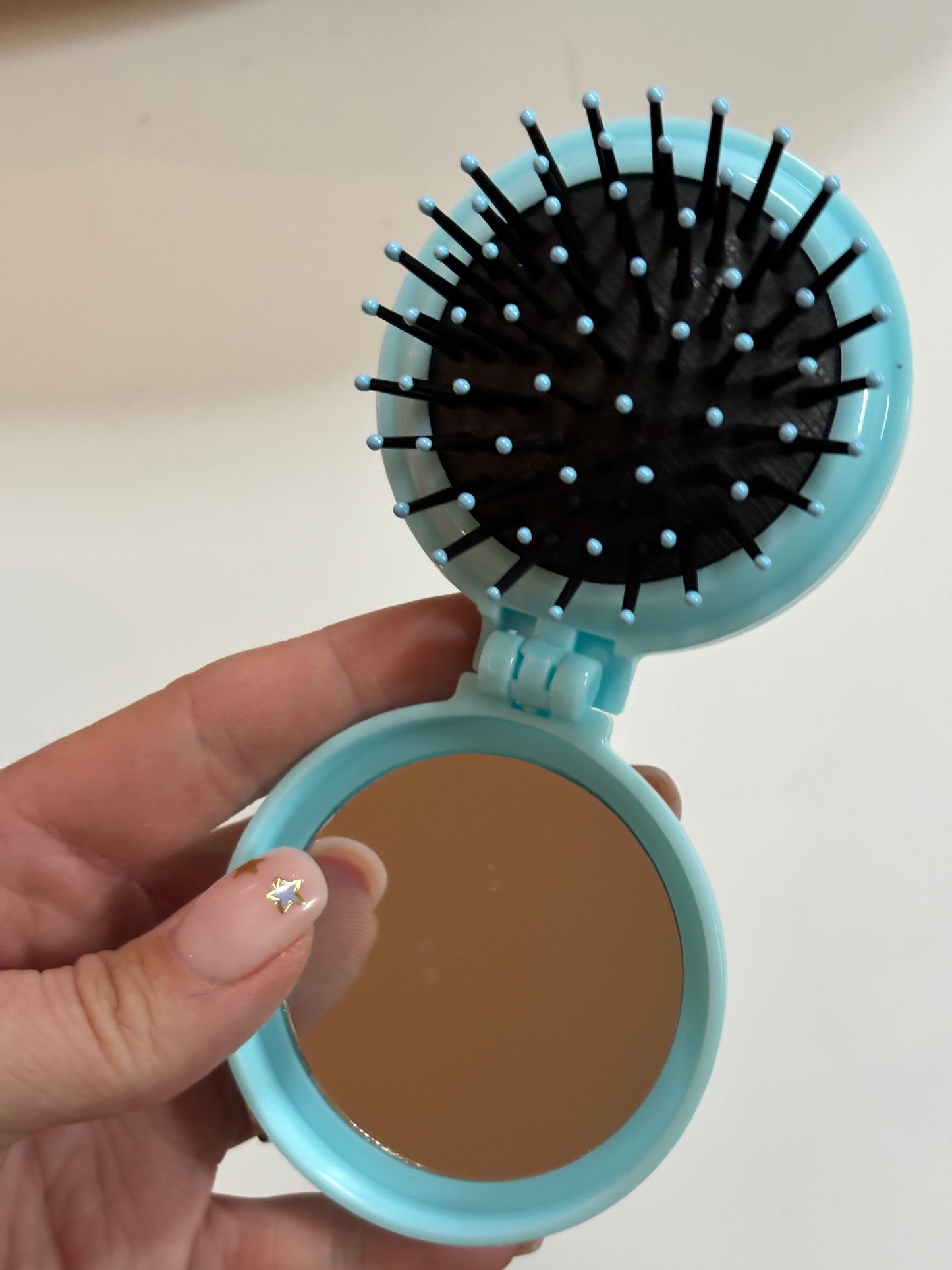 Nurse Dog Compact Brush